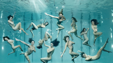 Голи състезателки рекламират плуването преди Олимпиадата