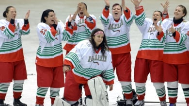 България падна само с 0:7 на Световното по хокей
