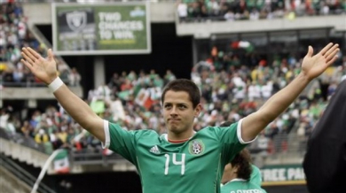 Чичарито с два гола за успех на Мексико