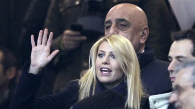 Пато посвети головете на дъщерята на Берлускони