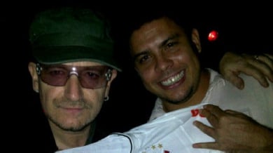 Роналдо пя и танцува с U2 – ВИДЕО