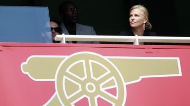 Носителка на “Оскар” гледа Арсенал – Юнайтед