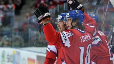 Чехия продължава напред на Световното по хокей на лед