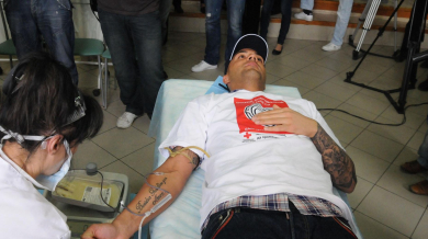 Николай Михайлов стартира кампания, даде кръв