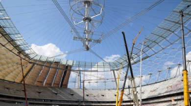 Откриха дефектно стълбище на стадион за Евро 2012