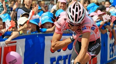 Жури даде на италианец победата в 17-ия етап на Джирото