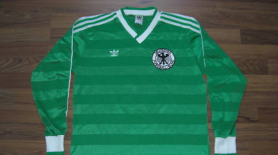 Германия със зелени екипи на Евро 2012