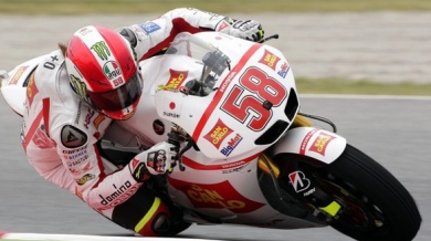 Получилият смъртни заплахи Симончели за първи път с полпозишън в Moto GP