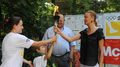 Камата и Стефка посрещнаха олимпийския огън