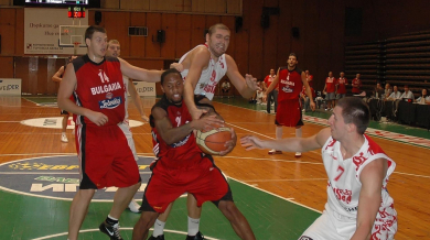 България само с един американец на Европейското по баскетбол