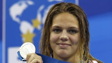 Медалистка от Световното по плуване в болница