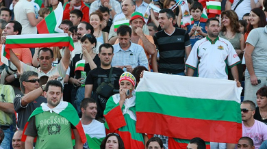 БФС продава специални фланелки за България - Англия срещу 10 лева