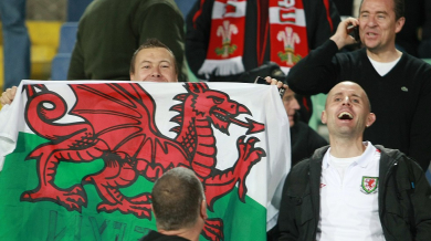 Феновете на Уелс повече от българите на &quot;Васил Левски&quot;