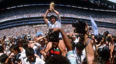 Великият Диего Марадона става на 51 години