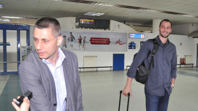 Радо Стойчев се прибра тайно в София, не знае за среща с министъра