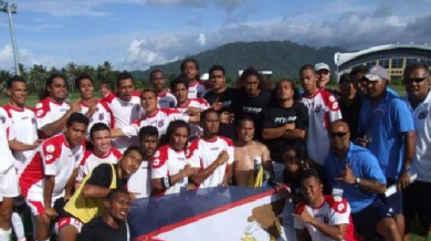 Транссексуален с принос за исторически успех на Американски Самоа