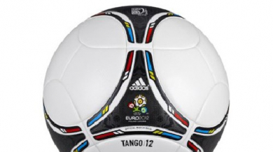 Показаха топката за Евро 2012