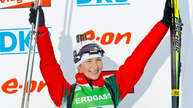 Домрачева спечели първия старт за сезона в биатлона