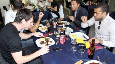 Барса сплотява отбора с обяд в “Ла Масия” - СНИМКИ