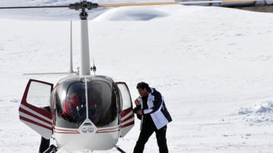 Алберто Томба кацна с хеликоптер на пистата в Банско 