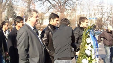 Батков се заяде с ЦСКА пред паметника на Апостола: Честно ли е да се дрогират и да хващат съдии?