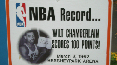Половин век от рекордните 100 точки на Уилт Чембърлейн в мач от НБА