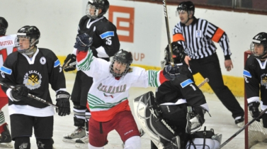 България разби ЮАР на Световното по хокей на лед