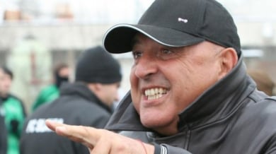 Венци Стефанов: Идва един пърцуцко и опорочава мача, отвратително е!