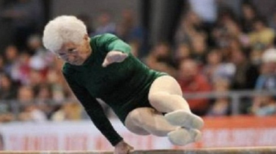 86-годишна бабка шашна публиката на шампионат по гимнастика – ВИДЕО