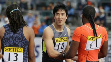 Ксианг Лю с победа на 110 метра в Япония