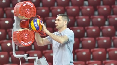 Стойчев тренира наравно с волейболистите, Казийски и Жеков липсват
