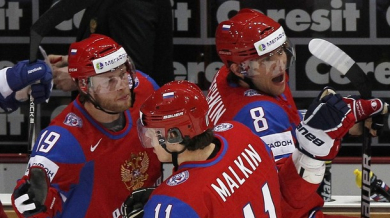 Русия разби домакините и е на финал на Световното по хокей