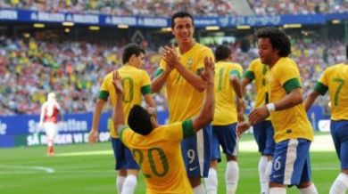 Бразилия срази Дания в Хамбург