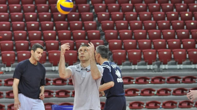 Федерацията по волейбол отговори на Стойчев, извади заплатата му на светло