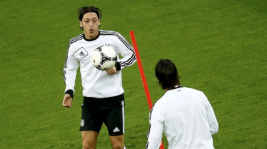 Йозил е играчът на мача между Германия и Гърция
