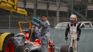 Пилот от Формула 1 се бори за живота си след тежка катастрофа