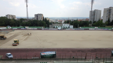 Стадионът на Берое с ново тревно покритие до дни