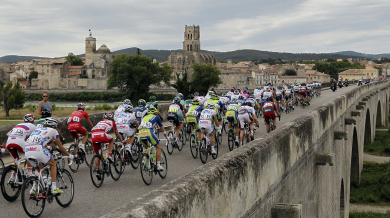 Напукаха гумите на 30 колоездачи на Тур дьо Франс