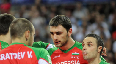 Волейболните национали паднаха и от Русия