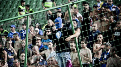 Фенове на “Левски” окупираха &quot;Герена&quot;, чакат футболистите