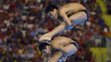 Китайци със злато в синхронните скокове от 10 метра
