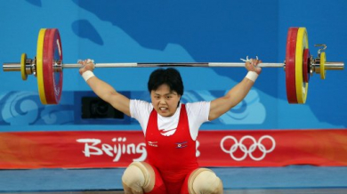Севернокореец е първи в щангите със световен рекорд