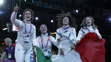 Италия триумфира на рапира за жени