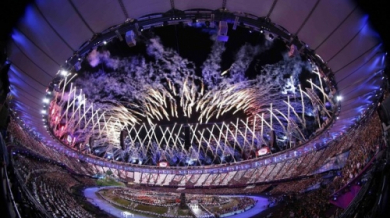 Джордж Майкъл и “Спайс гърлс” пеят на закриването на Игрите