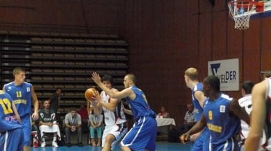 Националите по баскетбол се прибраха след боя в Баку