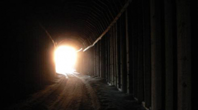 Малка светлина в убийствения тунел
