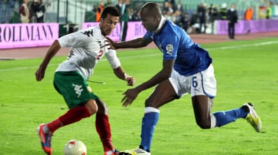 България продължи традицията да не губи от Италия у дома