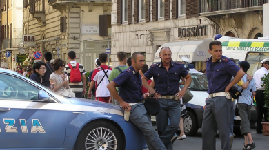 Разследват чужденците в Италия