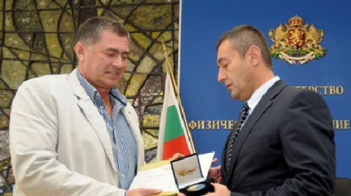 Свилен Нейков с награда и сертификат от ИААФ