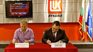 Лукойл стана спонсор на ПФК Нефтохимик
